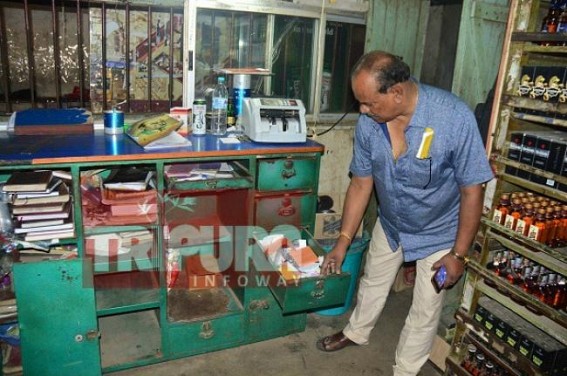 Liquor shop looted at Agartala 