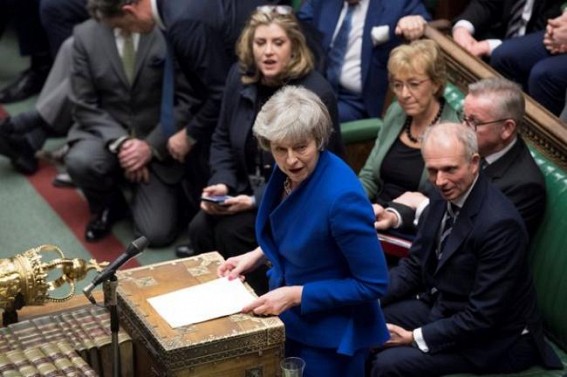 UK's May survives no-confidence motion