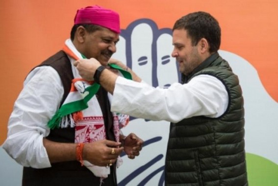 BJP MP Kirti Azad joins Congress, flays Modi for 'jumlas'