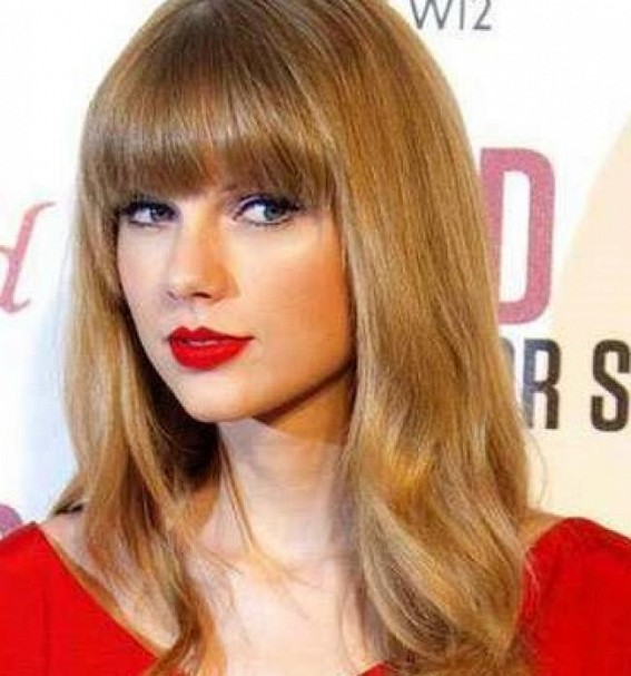 Taylor Swift makes couple's engagement even sweeter
