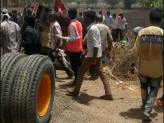 Tractor trolley overturns in MP, 4 killed, 6 injured