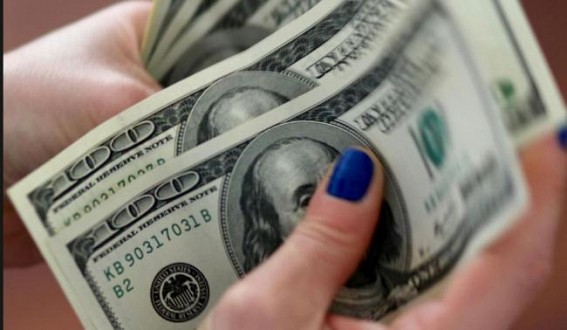 US dollar falls amid rising British pound