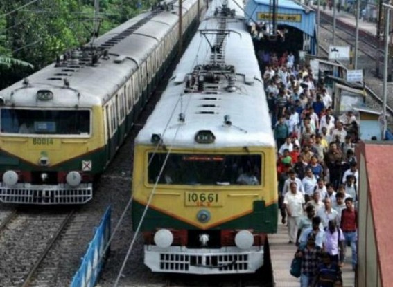 Woman Dies After Jumping in Front of Local Train With Baby in Her Arms at Jogeshwari Station in Mumbai; Infant Survives