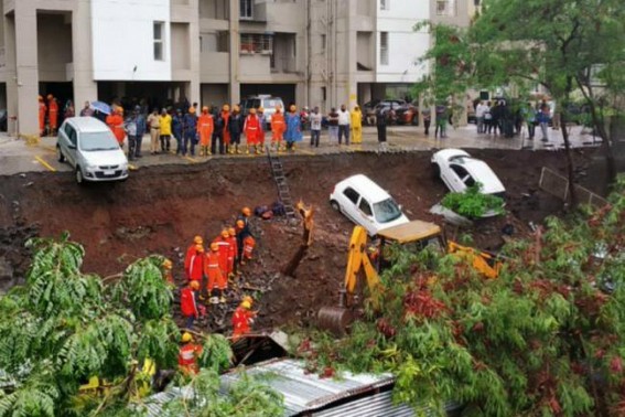 15 killed as Pune wall crashes, CM orders probe