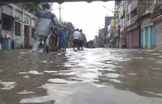 Tripura Flood : Water levels increased, panic gripped people 