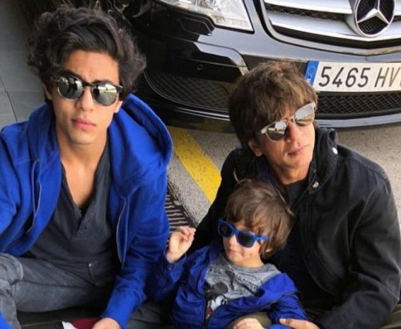 SRK thanks co-stars for making him, Aryan sound good