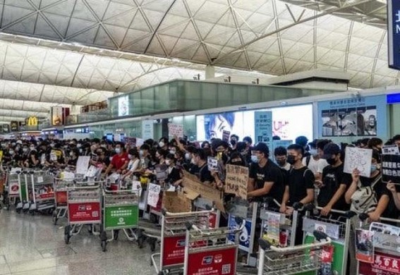 Hong Kong court bans protests from airport