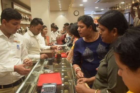 Bumper sales, profits blessed Agartala garment businessmen in Pre-Durga puja season