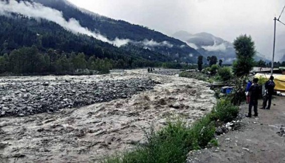 Hundreds stranded in Himachal after heavy rains