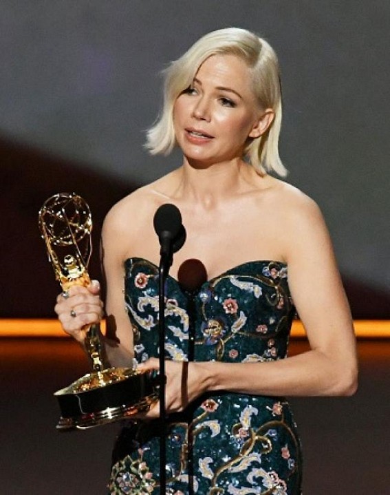 Michelle Williams demands pay equality at Emmys stage