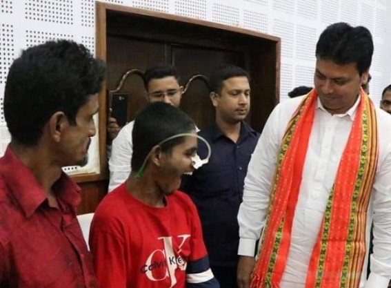 Tripura celebrates â€˜Ayushman Bharat Dayâ€™, benefited people met CM