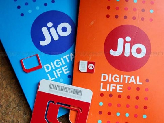 Jio offers 30-minutes free talk time to soothe customers