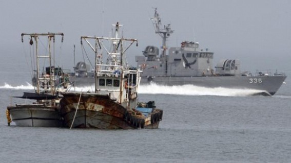 S.Korea fires warning shots at N.Korean merchant vessel