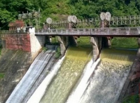Youth dies in selfie craze, fell in Gomati river dam