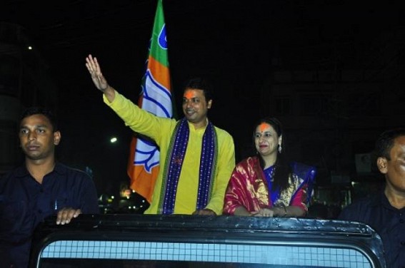 Bipab & wife celebrate 1-year-completion of BJPâ€™s victory : Public rejects JUMLA-rally