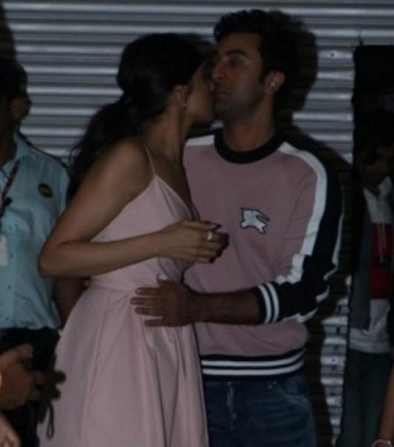 Deepika, Ranbir Kapoor share hugs, goodbye kisses