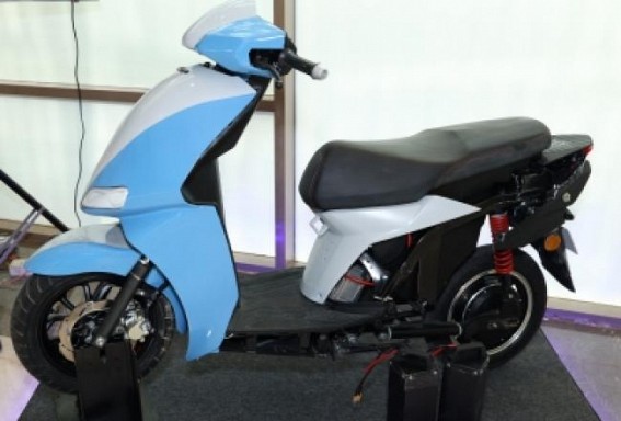 e-scooter with removable batteries to run 150 kms on one charge