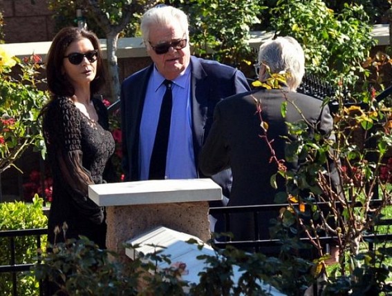 Michael Douglas, Catherine attend Kirk Douglas' funeral