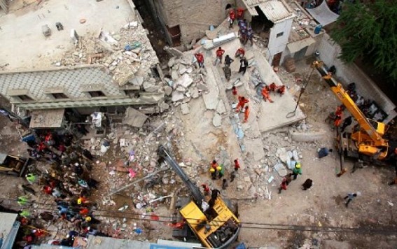 2 killed in Karachi building collapse