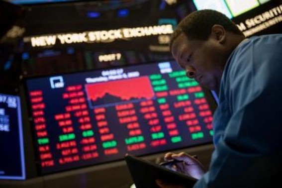 US stocks end lower as market momentum evaporates