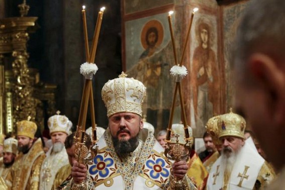 Orthodox Christians mark Easter under lockdown
