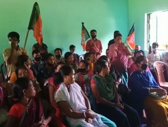 28 people from 13 families of different political parties joined BJP at Teliamura