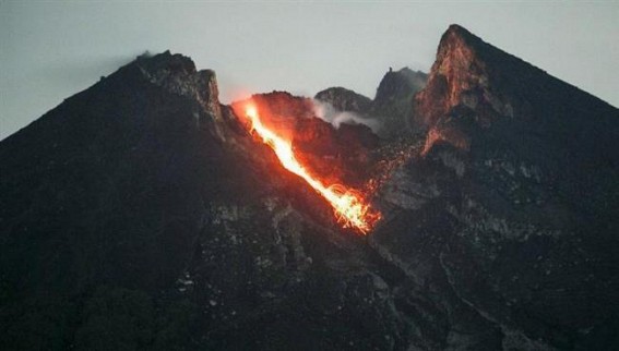 Indonesia volcano erupts, highest flight alert issued