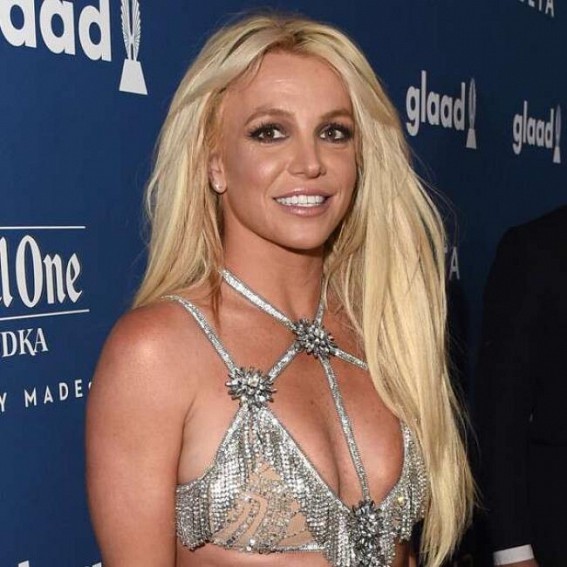 Britney Spears flaunts head-to-toe henna tattoos