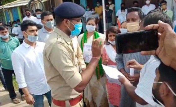 Heavy argument between Police, Youth Congress in Teliamura during foundation day programme, protests 