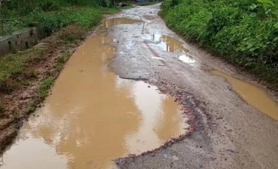 Road became a 'mini-pond' in Teliamura, creating huge problems for vehicle movement