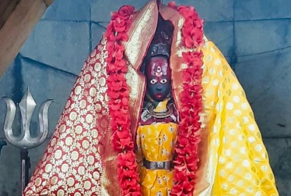Durga Puja : Devotees offered prayers in Matabari on Auspicious Maha-Astami 