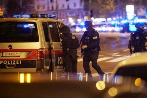 Vienna shootings toll reaches 4, manhunt on for suspect