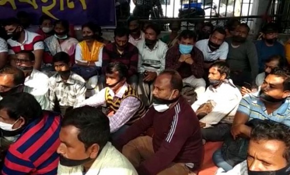 Day 8 : Sacked 10323 Teachers Staged Protest by Covering Faces with Black Cloths 