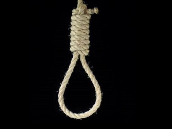 Housewife's hanging body recovered : Body sent for Post-Mortem