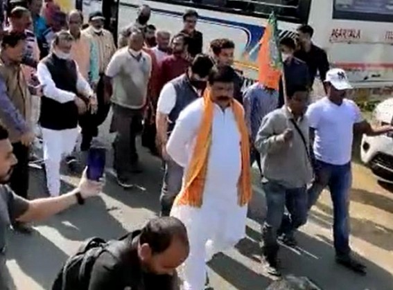 Rebel BJP MLAs' march to Atal Bihari Vajpayee Cancer Centre to install Vajpayeeâ€™s statue