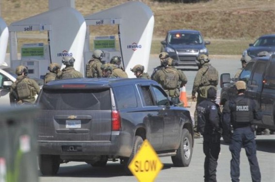 Man wearing police uniform kills 17 in Canada shooting