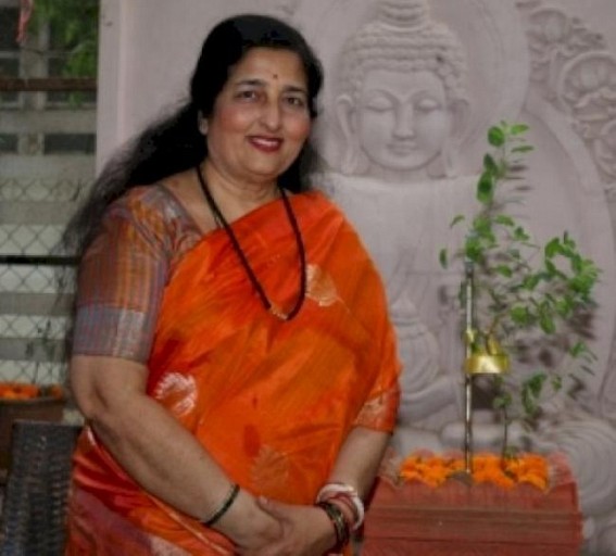 Anuradha Paudwal contributes to donation of cardiac ambulance