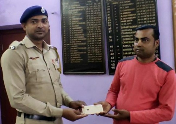 West Agartala Police recovers a stolen mobile phone 