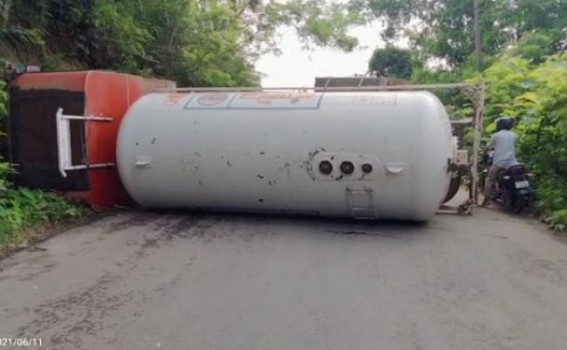 Gas tanker truck overturns on National Highway in Teliamura 
