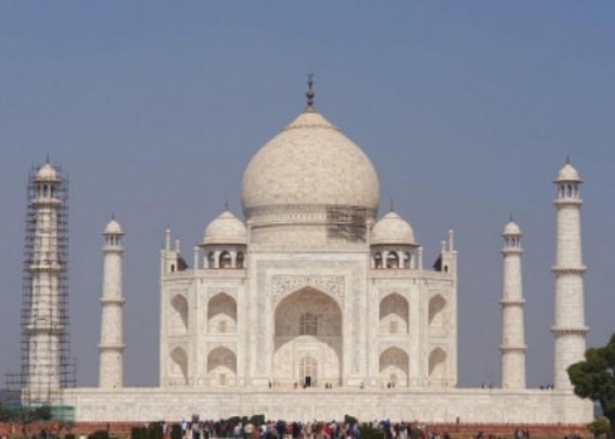 Aircraft spotted flying over Taj Mahal