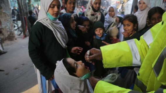 Gunmen kill 2 policemen in Pak on polio vaccination duty 