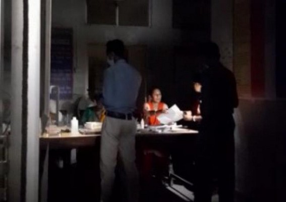 Under Hira Era Hospital Staff were seen working with Torchlights in Gomati District Hospital