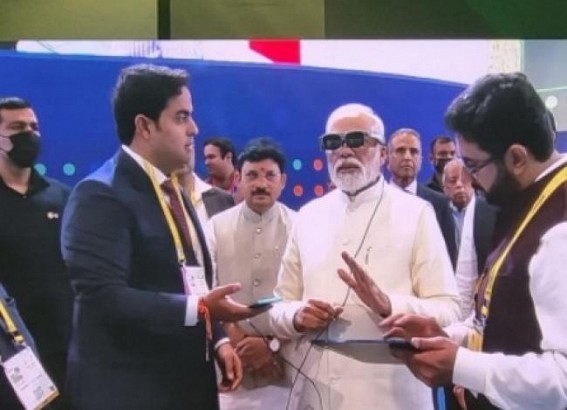 Modi drives 5G-enabled remote car, experiences AR-VR wearables