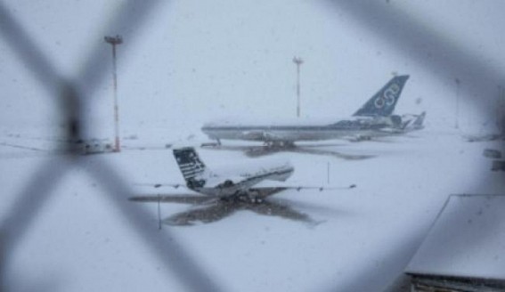 Hundreds of flights cancelled in US due to snowstorms