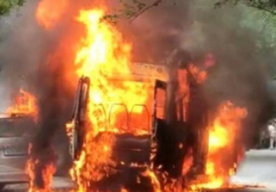 Ten injured as bus catches fire in TN