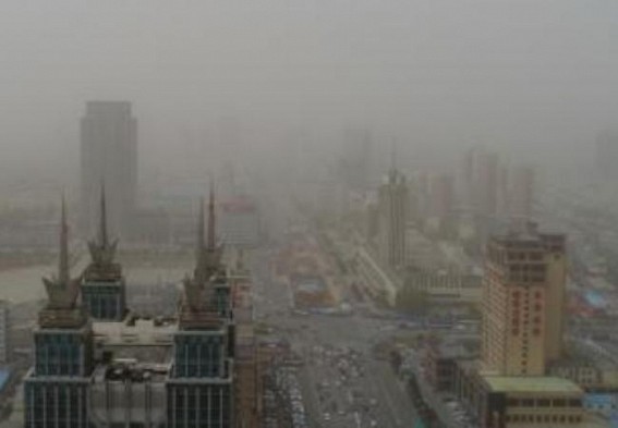 Blizzard, dust storm hit Mongolia, causing low visibility