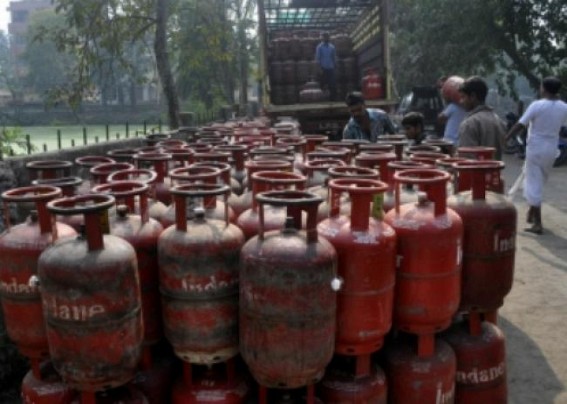 Commercial LPG cylinder price cut by Rs 171.50, cooking gas price kept unchanged