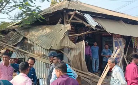 Oil Tanker Smashed Into Shops: Damaged many vehicles, 2 Injured Oil Tanker Smashed Into Shops: Damaged many vehicles, 2 Injured