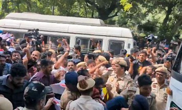 Over 500 Detained at Jantar Mantar Protest, Internet Services Suspended in Delhi