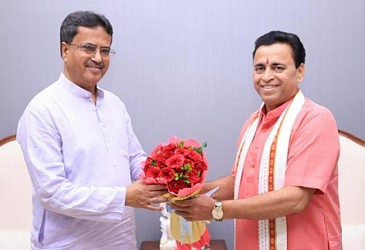 CM Manik Saha met Tripura BJP former incharge Sunil Deodhar. TIWN Pic Sep 28